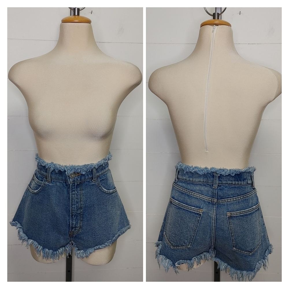 Moussy Raw Hem & Waist High Rise Jean Shorts XS/S